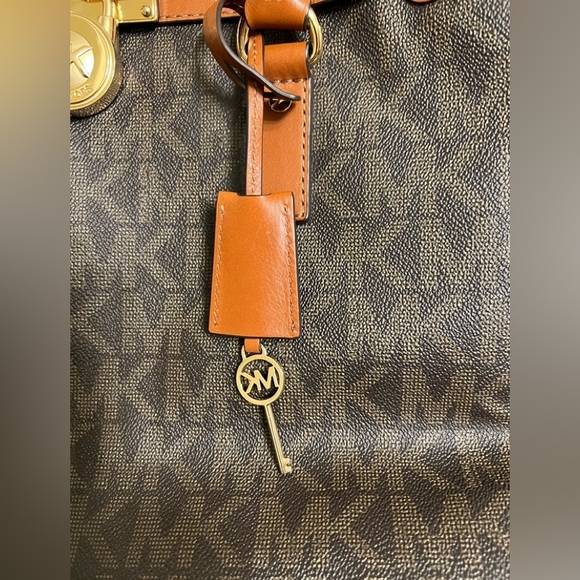 Michael Kors Large Hamilton Bag - Picture 14 of 16